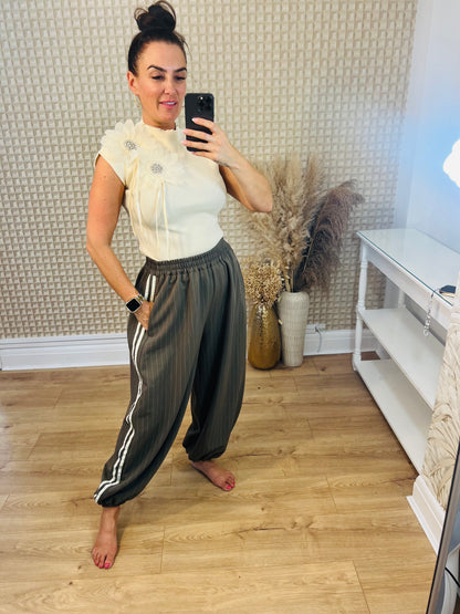 Cream Diamanté Flower Knit