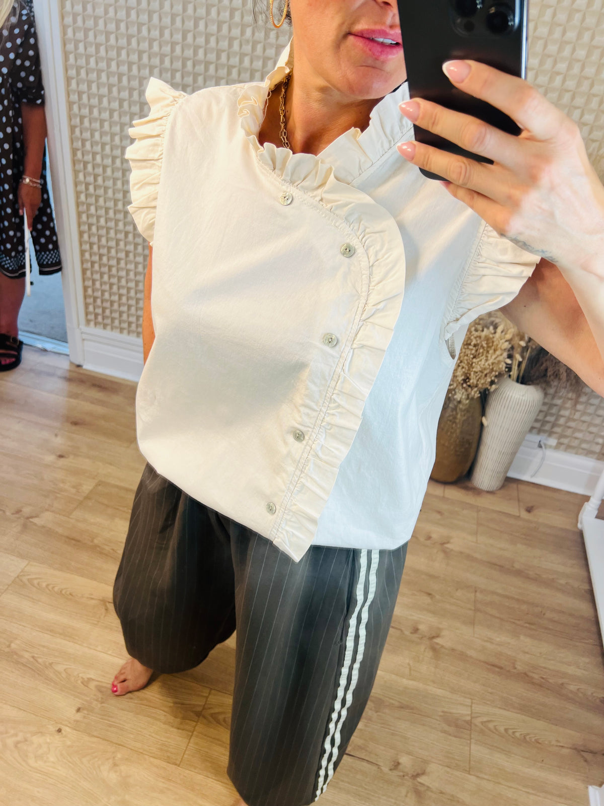 Studio Button Frill