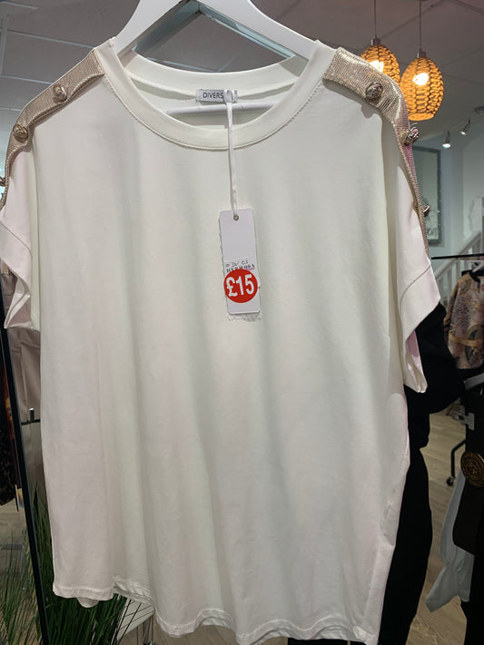 Diverse button tee
