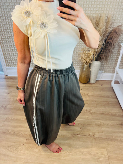 Cream Diamanté Flower Knit