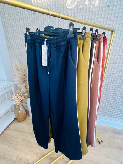 Diverse two stripe Jogger